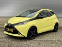 toyota-aygo-10-vvti-xcite-yellow-&-black-airco-camera-cruise-lmv